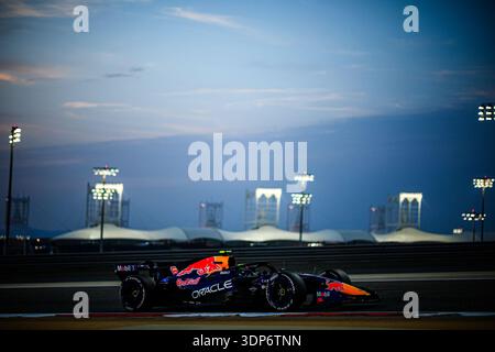 (3) Max Verstappen (NED) - Oracle Red Bull Racing - Red Bull RB22 - Red Bull Ford am 2. Tag der ersten offiziellen Vorsaison-Testsitzung des Stockfoto