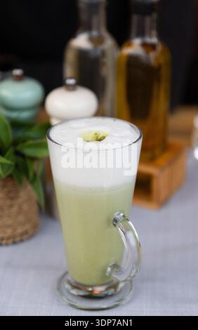 Trinken Matcha Latte gesunde Ernährung Stockfoto