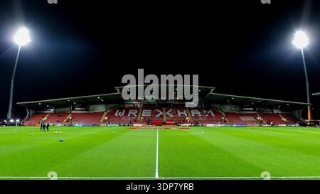 Ein allgemeiner Überblick über den Boden vor dem Auftakt während des Spiels der Vierten Runde des Emirates FA Cup zwischen Wrexham und Ipswich Town im GlyndÅµr University Racecourse Stadium in Wrexham am Freitag, den 13. Februar 2026. (Foto: Stuart Leggett | MI News) Credit: MI News & Sport /Alamy Live News Stockfoto