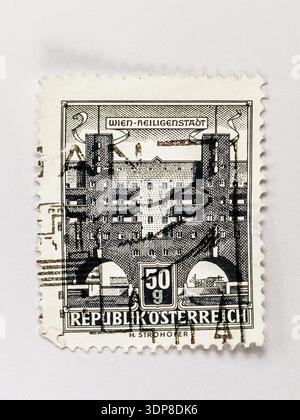 Karl Marx Hof Wien Sozialwohnungen Österreichische Architektur Rote Wiener Moderne! Diese markante österreichische Briefmarke, die um 1959 ausgegeben wurde, feiert Stockfoto