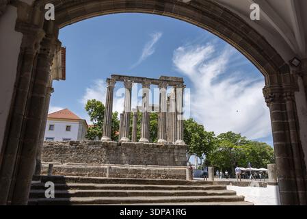 Ruine des antiken römischen Tempels in Evora, Portugal Stockfoto