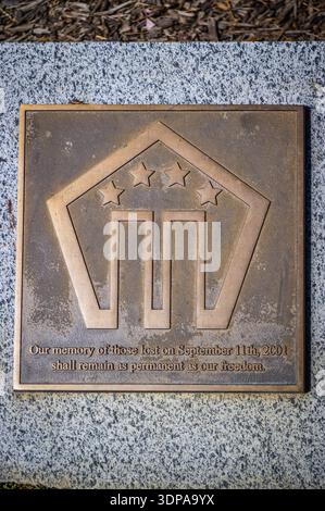 Landeshauptstadt Sacramento, CA, USA - Oktober 4, 2017: 9-11 Memorial stone Marker Stockfoto