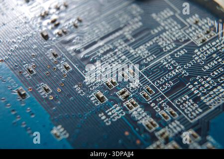 Mikroschaltkreis der Computerplatine aus nächster Nähe Stockfoto