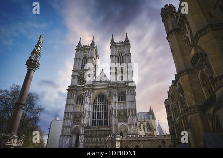 Sonnenuntergang über der Westminster Abbey in London, England im Vereinigten Königreich, Großbritannien Stockfoto
