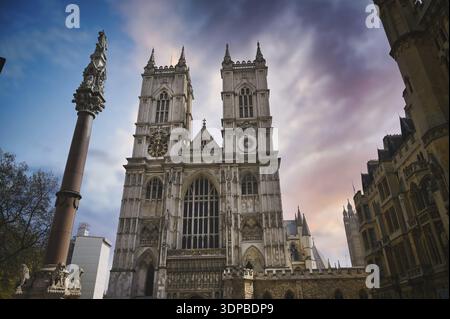 Sonnenuntergang über der Westminster Abbey in London, England im Vereinigten Königreich, Großbritannien Stockfoto