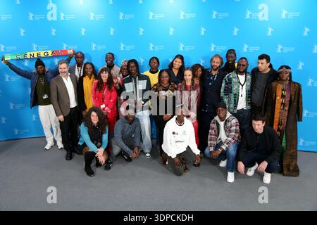 Berlin, Deutschland. Februar 2026. Das Team von 'Dao' posiert während des Fotoaufrufs für 'Dao' bei den 76. Berliner Filmfestspielen (Berlinale) in Berlin. Das Festival findet vom 12. Bis 22. Februar 2026 statt. (Kreditbild: © Rouzbeh Fouladi/ZUMA Press Wire) NUR REDAKTIONELLE VERWENDUNG! Nicht für kommerzielle ZWECKE! Stockfoto