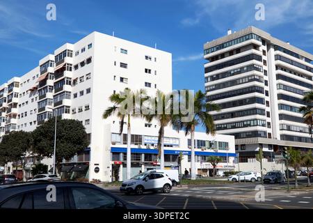 Büro- und Wohngebäude an der Kreuzung von avenida juan xxiii und calle luis doreste silva im zentralen Geschäftsviertel Las palmas de Gra Stockfoto