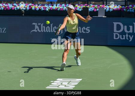 DUBAI, VAE, 15. Februar 2026. Linda Nosková aus Tschechien war auf dem Weg zum Sieg gegen die Amerikanerin Ann Li bei der WTA 1000 Dubai Duty Free Tennis Championships. Der Zehntplatzierte Tschechische gewann mit 6:3, 5:7, 6:4. Quelle: Mohamed Faiz Khan/Alamy Live News Stockfoto