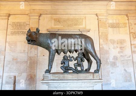 Der Kapitolinische Wolf Bronze SHW-Wolf saugt Romulus & Remus in den Kapitolinischen Museen in Rom Italien Stockfoto