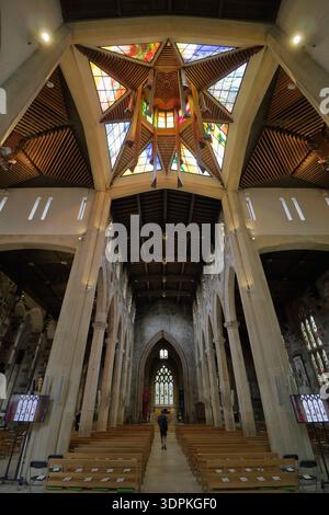 Innenraum der Sheffield Cathedral. Das Schiff und der Lantern Tower in der Sheffield Cathedral im Stadtzentrum von Sheffield, South Yorkshire, Großbritannien Stockfoto