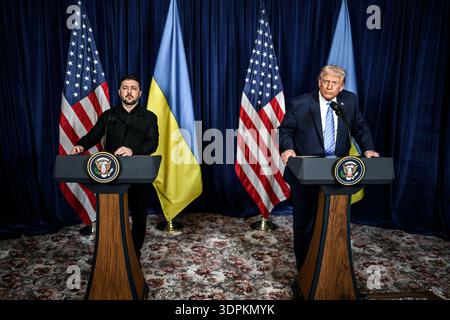 Präsident Trump und Präsident Zelensky halten am 15. Februar 2026 im Weißen Haus eine gemeinsame Pressekonferenz ab Stockfoto