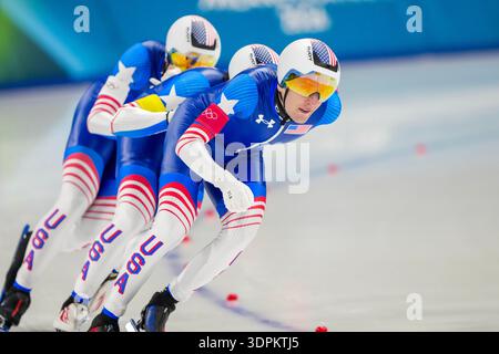 MAILAND, ITALIEN - 15. FEBRUAR: Casey Dawson aus den Vereinigten Staaten von Amerika, Emery Lehman aus den Vereinigten Staaten von Amerika, Ethan Cepuran aus den Vereinigten Staaten von Amerika während des Speed Skating Men's Teams verfolgen Viertelfinale der Olympischen Winterspiele von Milano Cortina 2026 in der Milano Speed Skating Arena am 15. Februar 2026 in Mailand (Foto: Andre Weening/Orange Pictures) Stockfoto