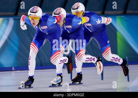 Mailand, Italien. Februar 2026. MAILAND, ITALIEN - 15. FEBRUAR: Ethan Cepuran aus den USA, Casey Dawson aus den USA, Emery Lehman aus den USA, bei den Olympischen Winterspielen 2026 in Milano Cortina am 15. Februar 2026 in Mailand, Italien. (Foto: Joris Verwijst/BSR Agency) Credit: BSR Agency/Alamy Live News Stockfoto