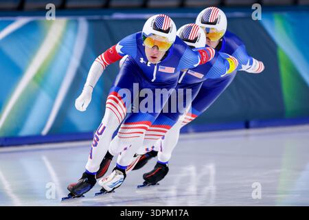 MAILAND, ITALIEN - 15. FEBRUAR: Ethan Cepuran aus den USA, Casey Dawson aus den USA, Emery Lehman aus den USA, bei den Olympischen Winterspielen 2026 in Milano Cortina am 15. Februar 2026 in Mailand, Italien. (Foto: Joris Verwijst/BSR Agency) Stockfoto