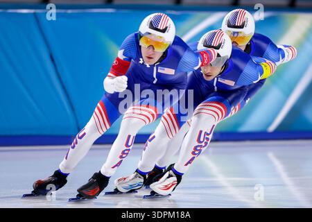 MAILAND, ITALIEN - 15. FEBRUAR: Ethan Cepuran aus den USA, Casey Dawson aus den USA, Emery Lehman aus den USA, bei den Olympischen Winterspielen 2026 in Milano Cortina am 15. Februar 2026 in Mailand, Italien. (Foto: Joris Verwijst/BSR Agency) Stockfoto