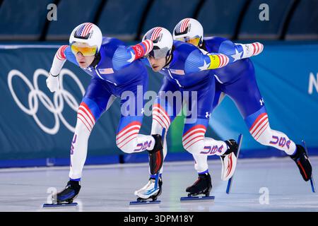 MAILAND, ITALIEN - 15. FEBRUAR: Ethan Cepuran aus den USA, Casey Dawson aus den USA, Emery Lehman aus den USA, bei den Olympischen Winterspielen 2026 in Milano Cortina am 15. Februar 2026 in Mailand, Italien. (Foto: Joris Verwijst/BSR Agency) Stockfoto
