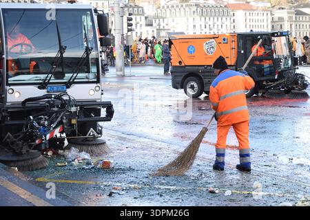 12. Februar 2026, Luzern, Schweiz Karneval in Luzern am Donnerstag, 12. Februar 2026: Farbenfrohe, detailreiche Kostüme und künstlerische Masken Stockfoto
