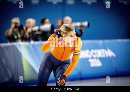 MAILAND - Jutta Leerdam in Aktion. Femke Kok war die erste niederländische Eiskunstläuferin, die bei den Olympischen Spielen in den 500 Metern Gold gewann. Der 25-jährige friesische Skater gewann die kürzeste Distanz im Milano Speed Skating Stadion in einer Olympischen Rekordzeit von 36,49. Jutta Leerdam, nachdem er Gold in den 1000 Metern gewonnen hatte, lief 37 zu Silber. ROBIN UTRECHT /ANP netherlands Out - belgien Out Stockfoto
