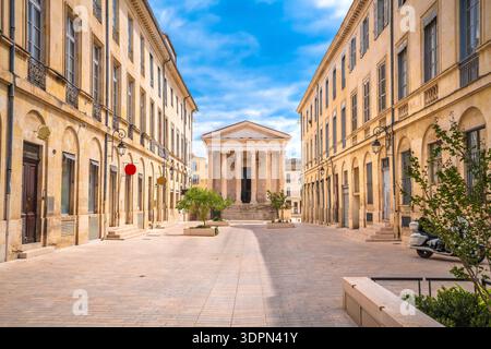 Nimes, Frankreich. Maison Carree römischer historischer Tempel in Nimes Straße, Südfrankreich Stockfoto