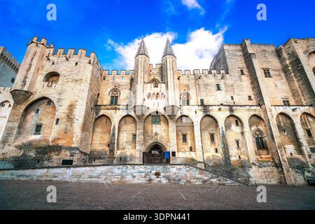 Avignon, Frankreich. Palast der Päpste auf dem Platz Avignon und Blick auf die Fassade, Südfrankreich Stockfoto