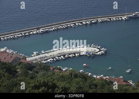 Marina in der Nähe von Baska, Krk, Kroatien Stockfoto