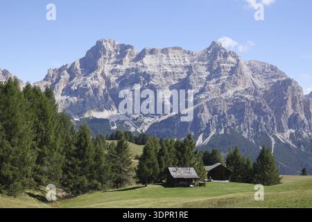 Fanes und Cunturines in den Dolomiten, vom Pralongia-Plateau aus gesehen Stockfoto