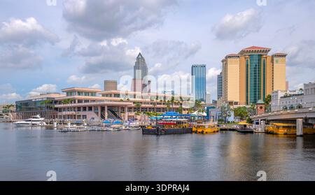 Skyline von Tampa mit dem Convention Center-Gebäude. Stockfoto