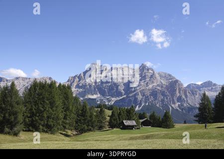 Fanes und Cunturines in den Dolomiten, vom Pralongia-Plateau aus gesehen Stockfoto