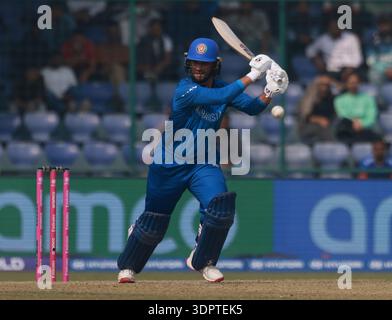 Neu-Delhi, Indien. Februar 2026. Azmatullah Omarzai aus Afghanistan während des 28. Spiels, Gruppe D, Afghanistan gegen Vereinigte Arabische Emirate der ICC Männer T20 World Cup 2026 im Arun Jaitley Stadium, Neu-Delhi, Indien am 16. Februar 2026. Quelle: Avijit Das/Alamy Live News Stockfoto