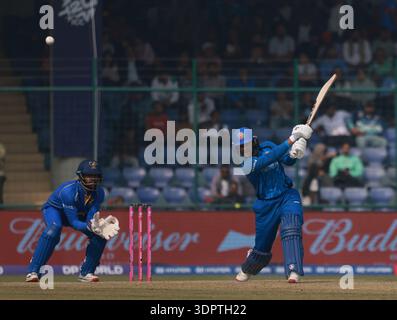Neu-Delhi, Indien. Februar 2026. Azmatullah Omarzai aus Afghanistan während des 28. Spiels, Gruppe D, Afghanistan gegen Vereinigte Arabische Emirate der ICC Männer T20 World Cup 2026 im Arun Jaitley Stadium, Neu-Delhi, Indien am 16. Februar 2026. Quelle: Avijit Das/Alamy Live News Stockfoto