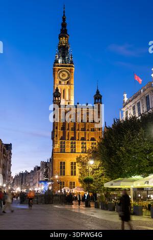 Das Rathaus der Stadt Danzig in Polen. Architektur im gotischen und Renaissance-Stil aus dem 14. Jahrhundert, beherbergt das Geschichtsmuseum. Stockfoto