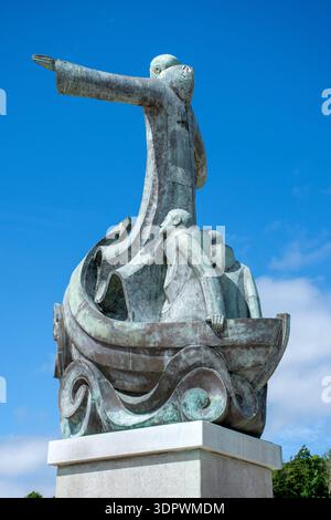 Statue von St. Brendan dem Seefahrer, von Imogen Stuart. Wolfe Tone Square, Bantry, County Cork, Irland. Stockfoto