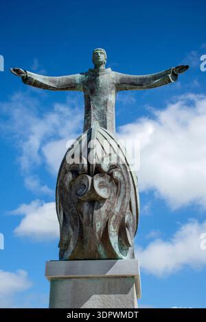 Statue von St. Brendan dem Seefahrer, von Imogen Stuart. Wolfe Tone Square, Bantry, County Cork, Irland. Stockfoto