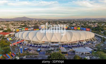 Luftaufnahme der Stadt Guadalajara und Estadio Panamericano, Heimstadion der Charros de Jalisco, Meister der mexikanischen Pazifikliga 2025-2026 (LAMP) und Austragungsort der FIFA-Weltmeisterschaft 2026, am 29. Januar 2026 in Jalisco, Mexiko. (Foto: Luis Gutiérrez/Norte Photo) Vista aérea la ciudad Guadalajara y Estadio Panamericano, sede de los Charros de Jalisco, Campeones de la Liga Mexicana del Pacífico (LAMPE) 2025-2026, y copa del mundo FIFA 2026, el 29 de enero de 2026 en Jalico México. (Foto de Luis Gutiérrez/Norte Photo) Stockfoto
