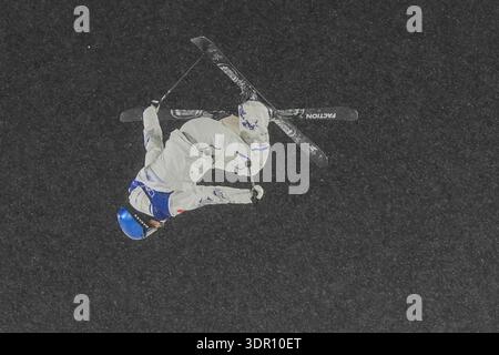 Livigno, Snow Park, Olympische Winterspiele: Freeski Bigair Finale der Frauen, Eileen Gu aus China. Februar 2026. Quelle: Just Pictures GmbH/Alamy Live News Stockfoto