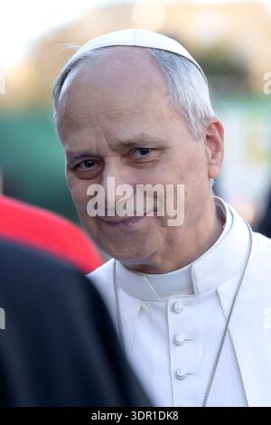 Ostia, Italien, 15. Februar 2026. Papst Leo XIV. Kommt zu seinem ersten Pfarrbesuch in der Pfarrei Santa Maria della Pace im römischen Küstenviertel Ostia. Maria Grazia Picciarella/Alamy Live News Stockfoto