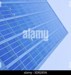 Panoramablick und perspektivische Sicht auf Hochhäuser aus Stahlblauglas, Geschäftskonzept erfolgreicher Industriearchitektur Stockfoto