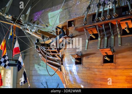 Kobe, Japan - Januar 2026: Historische Holzschiffmodelle im Marinemuseum in Kawasaki Good Times World Stockfoto