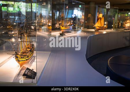 Kobe, Japan - Januar 2026: Historische Holzschiffmodelle im Marinemuseum in Kawasaki Good Times World Stockfoto