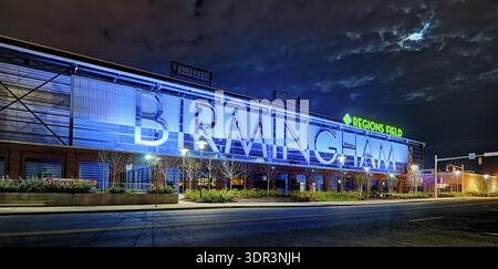 April 2015: Birmingham Alabama Baseballregionen in der Nacht Stockfoto