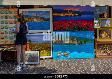 SalÃ² ist eine italienische Gemeinde und Kleinstadt in der Provinz Brescia, Region Lombardei. Salo Gardasee *** Salò ist eine italienische Gemeinde in der Provinz Brescia, Region Lombardei Salo Gardasee Stockfoto