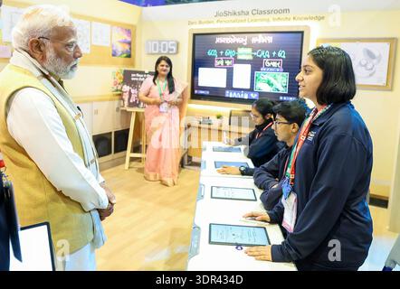 Neu-Delhi, INDIEN. Februar 2026. Der indische Premierminister Narendra Modi eröffnet am Montag, 16. Februar 2026, den India AI Impact Summit 2026 in Bharat Mandapam in Neu-Delhi. Auf dem Gipfel kommen führende Technologieführer, politische Entscheidungsträger und Branchenexperten aus aller Welt zusammen, um über Innovation, Regulierung und die künftigen Auswirkungen künstlicher Intelligenz zu diskutieren. (Kreditbild: © Seshadri Sukumar/ZUMA Press Wire) NUR REDAKTIONELLE VERWENDUNG! Nicht für kommerzielle ZWECKE! Stockfoto