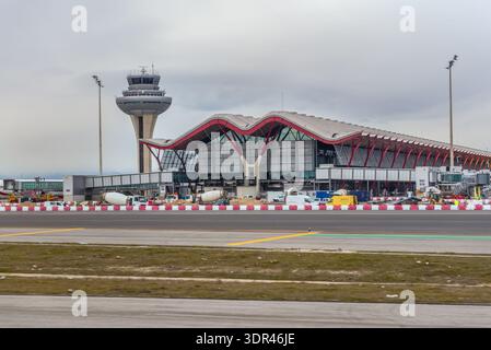 Hauptkontrollturm am Adolfo Suarez Flughafen Madrid-Barajas, der wichtigste internationale Flughafen in Madrid in Spanien Stockfoto