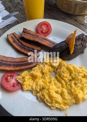 Traditionelles chapin-Frühstück Antigua Guatemala Stockfoto