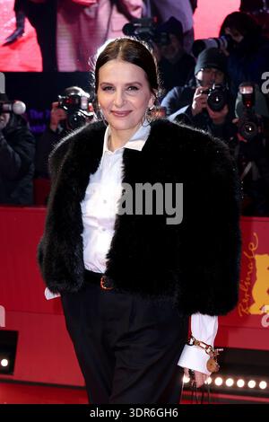 Juliette Binoche nimmt am 17. Februar 2026 im Berlinale Palast bei der Premiere der „Queen at Sea“ auf dem 76. Internationalen Filmfestival Berlin Teil Stockfoto