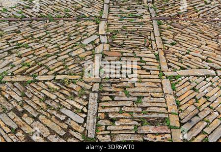 Typische Pflastersteine in der historischen Stadt Pirenopolis, Goias, Brasilien Stockfoto