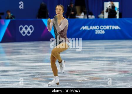 Mailand, Lombardei, Italien. Februar 2026. Olga Mikutina (10) aus Österreich tritt während des Eiskunstlauf Women: Single Skating: Short Program auf der Milano MSK Competition Rink in MAILAND, Italien, während der Olympischen Winterspiele 2026 in Milano Cortina auf. Olga Mikutina belegt Platz 17 und qualifiziert sich für das Finale. (Kreditbild: © Walter G. Arce/ZUMA Press Wire) NUR REDAKTIONELLE VERWENDUNG! Nicht für kommerzielle ZWECKE! Stockfoto