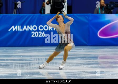Mailand, Lombardei, Italien. Februar 2026. Olga Mikutina (10) aus Österreich tritt während des Eiskunstlauf Women: Single Skating: Short Program auf der Milano MSK Competition Rink in MAILAND, Italien, während der Olympischen Winterspiele 2026 in Milano Cortina auf. Olga Mikutina belegt Platz 17 und qualifiziert sich für das Finale. (Kreditbild: © Walter G. Arce/ZUMA Press Wire) NUR REDAKTIONELLE VERWENDUNG! Nicht für kommerzielle ZWECKE! Stockfoto