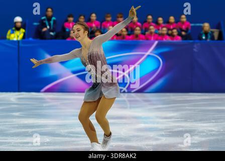 Mailand, Lombardei, Italien. Februar 2026. Olga Mikutina (10) aus Österreich tritt während des Eiskunstlauf Women: Single Skating: Short Program auf der Milano MSK Competition Rink in MAILAND, Italien, während der Olympischen Winterspiele 2026 in Milano Cortina auf. Olga Mikutina belegt Platz 17 und qualifiziert sich für das Finale. (Kreditbild: © Walter G. Arce/ZUMA Press Wire) NUR REDAKTIONELLE VERWENDUNG! Nicht für kommerzielle ZWECKE! Stockfoto