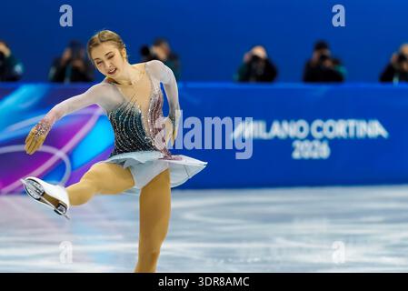 Mailand, Lombardei, Italien. Februar 2026. Olga Mikutina (10) aus Österreich tritt während des Eiskunstlauf Women: Single Skating: Short Program auf der Milano MSK Competition Rink in MAILAND, Italien, während der Olympischen Winterspiele 2026 in Milano Cortina auf. Olga Mikutina belegt Platz 17 und qualifiziert sich für das Finale. (Kreditbild: © Walter G. Arce/ZUMA Press Wire) NUR REDAKTIONELLE VERWENDUNG! Nicht für kommerzielle ZWECKE! Stockfoto
